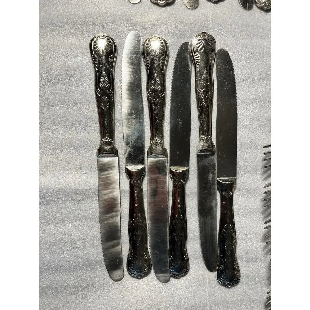 32 Piece Italian Kings Shell Pattern Silverplated Tarnished/dirty/pitted
